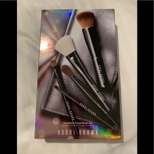Essentially travel brush set